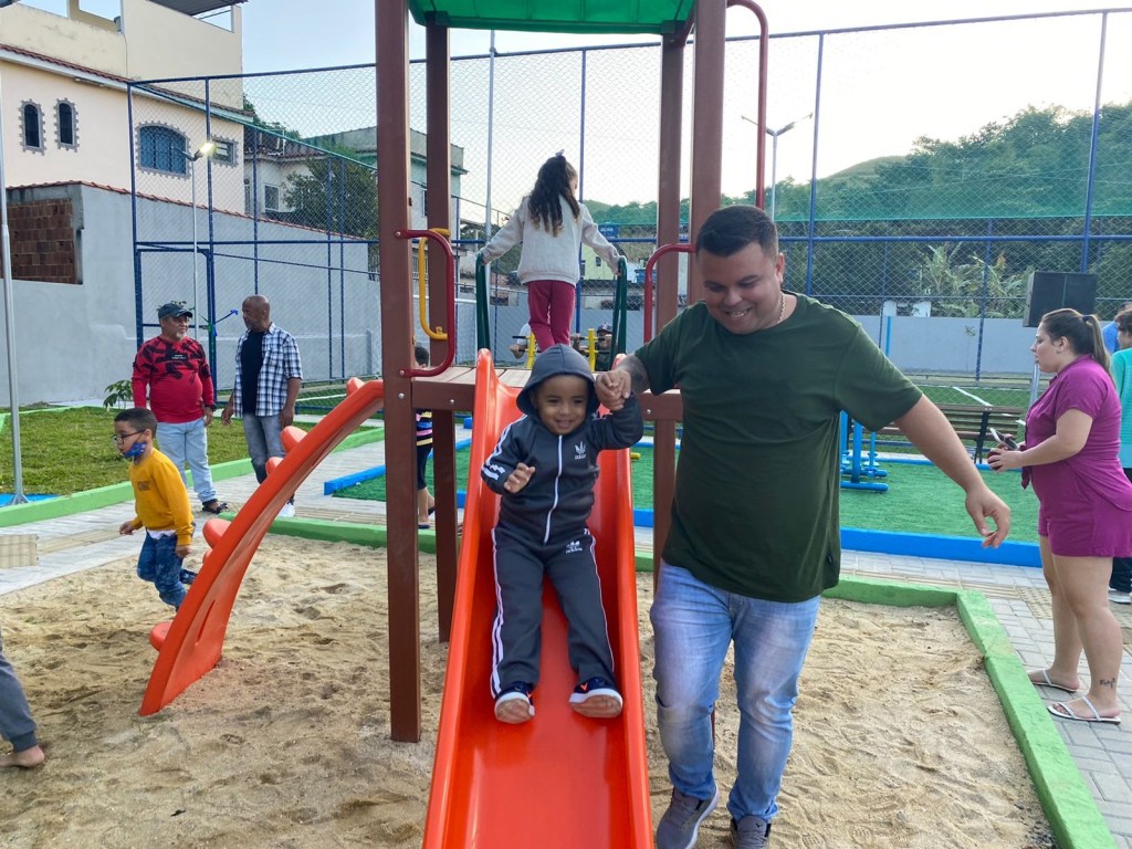Prefeitura de Paracambi inaugura praça e quadra esportiva no Amapá