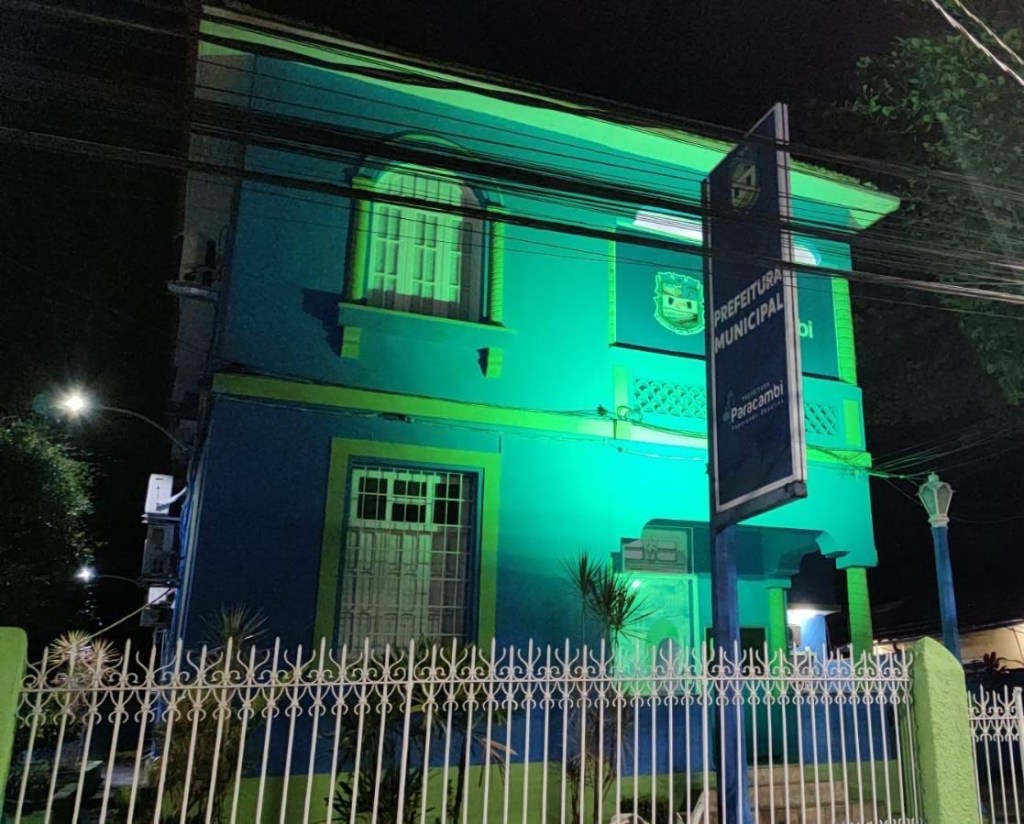 Prefeitura de Paracambi recebe iluminação verde em homenagem ao dia do profissional de educação física
